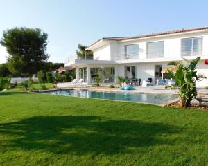 Villa dexception piscine privée et vue mer