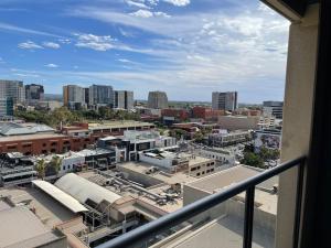 Amazing City Skyline Apartment near Convention Centre - Pool Gym Sauna