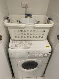 Amazing City Skyline Apartment near Convention Centre - Pool Gym Sauna