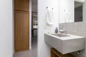 PE0043 - Recem reformado 2 dorms piscina 2vagas garagem ao lado do Allianz Parque