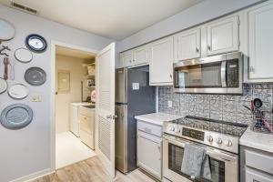 Lakefront Condo with Resort Amenities in Osage Beach