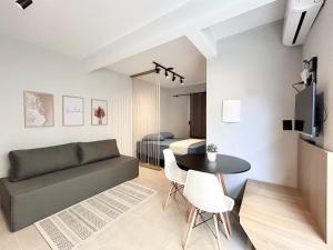 001 - Apto monoambiente em residencial com piscina na praia de Bombas