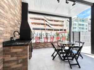 001 - Apto monoambiente em residencial com piscina na praia de Bombas