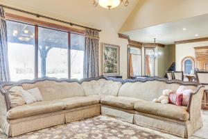 Spacious Edmond Vacation Rental w Shared Pool!