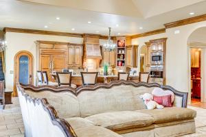 Spacious Edmond Vacation Rental w Shared Pool!