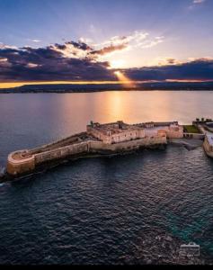 Alle Porte del Castello Maniace