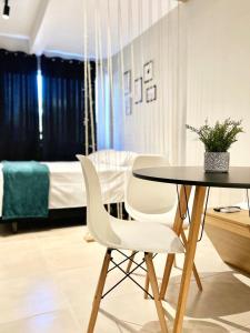 002 - Apto monoambiente em residencial com piscina na praia de Bombas