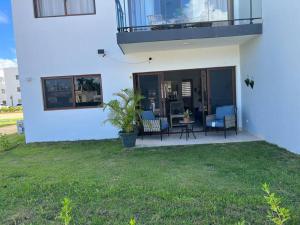 Costal condo with gym and Olympic pool
