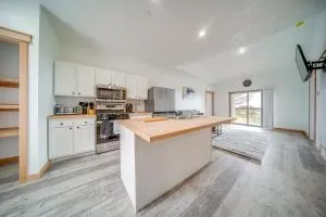 4 Mi to Lake Erie Access Condo on the Greens - 米德维尔