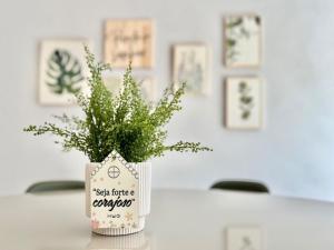 004 - Apto com 2 dormitórios na praia de Bombas