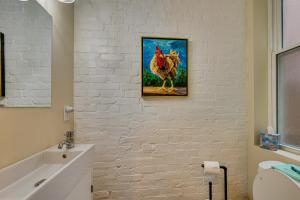 3 Mi to Dtwn Charming Row House in Pittsburgh