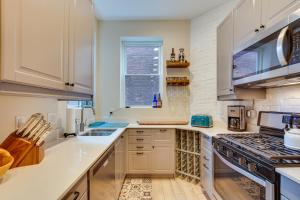 3 Mi to Dtwn Charming Row House in Pittsburgh