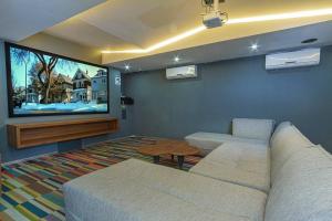 Excellent Location THE CITY