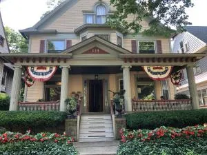 Rutgers House Loft - Twelve Corners