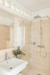 Hotels Les Roches Blanches : photos des chambres