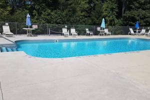 Charming Log Cabin with Loft on Lake James- Private Resort Amenities