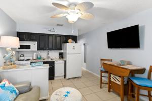 1B1B Condo - Nightly Rentals - Tropic Breezes #20