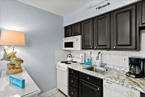 1B1B Condo - Nightly Rentals - Tropic Breezes #20