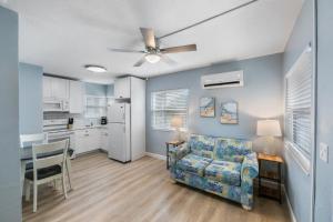 Cute and Cozy Unit- Johns Pass - Surf Song #211