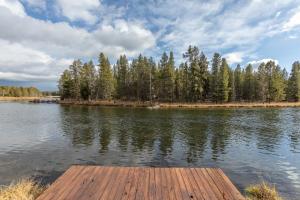 Buffalo Bliss by KABINO Riverfront Firepit Partial AC Huge Views WiFi