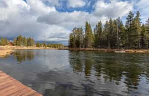 Buffalo Bliss by KABINO Riverfront Firepit Partial AC Huge Views WiFi