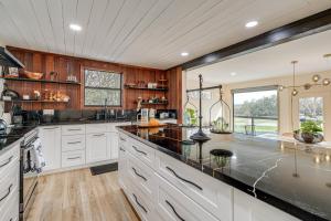 Lago Vista Home with Putting Green and Pool!