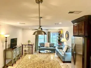 Enchanted Haven-A serene cottage in the Woodlands! - Те-Вудлендс