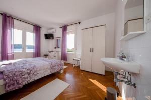 Apartments and rooms by the sea Barbat, Rab - 20049