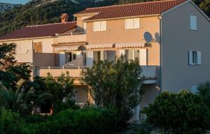 Apartments by the sea Barbat, Rab - 22757 