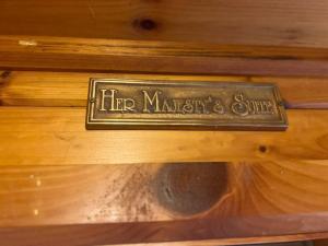 Private Mtn Love Shack w fast wifi, BBQ & view