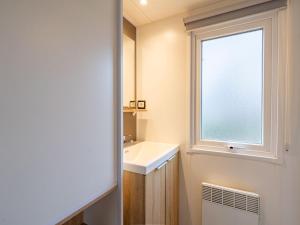 Maisons de vacances Mobil-Home Aureilhan, 4 pieces, 6 personnes - FR-1-50-128 : photos des chambres