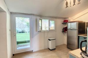 Appartements Charming Provencal studio with a large swimming pool and a view of the hill : photos des chambres