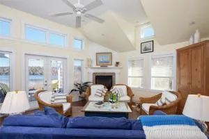 The Nest at Deep Cove - Hubbards