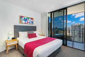 Broadbeach oceanview apartment Level 26 with carpark - 4 mins walk to the beach