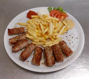 PLANINSKA KOČA NA GOZDU