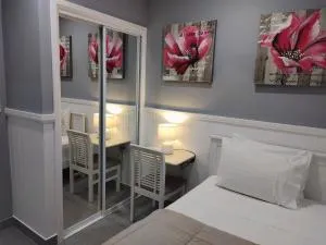 Cozy Private Bedroom & Ensuite - City & Strand Beach Location - Belgian Gardens