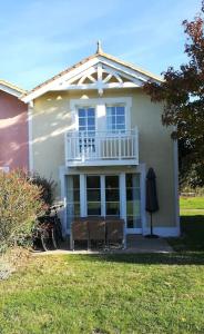 "LA MAISON DU BOCAGE" Maison 6 personnes, accès piscines gratuit, résidence privée au coeur dun golf