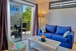 BLUE VELVET - Madirokely