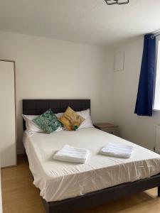 2Bed Spacious apartment - 15min to Canary Wharf O2 Excel Central London