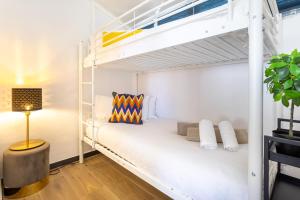 Casa LOLA - Renovated Apt close to Center and Beach