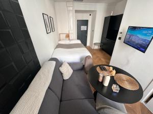 Chic Cozy Studio in the Heart of the City