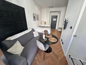 Chic Cozy Studio in the Heart of the City