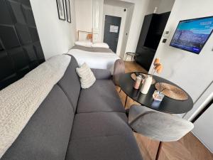 Chic Cozy Studio in the Heart of the City