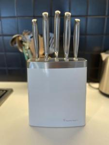 Stunning City Skyline Apartment - Beautiful Design -Free Parking