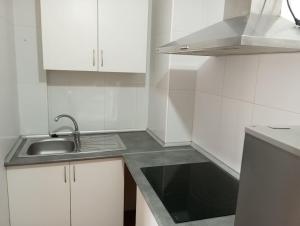 Apartamento con jardín y piscina junto a la playa