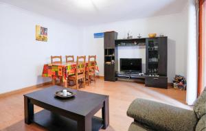 Cozy Apartment In Torrevieja With Wifi