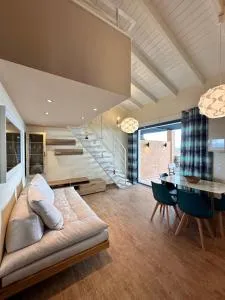 Verde Blu Apt, Barbati - Ano Pyrgi