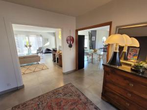 Villas Belle villa, piscine et cigales au calme ! : photos des chambres