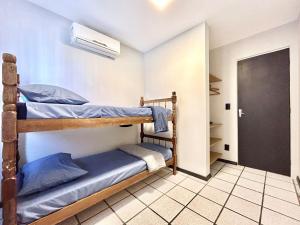 006 - Apto com 2 dormitórios na praia de Bombas