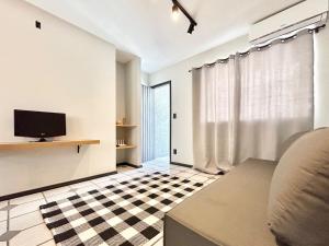 006 - Apto com 2 dormitórios na praia de Bombas